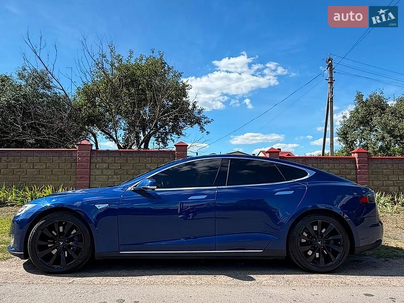 Лифтбек Tesla Model S 2015 в Луцке фото Лифтбек Tesla Model S 2015 в Луцке