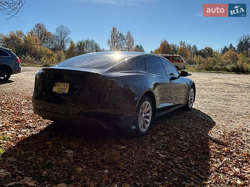 Лифтбек Tesla Model S 2015 в Львове