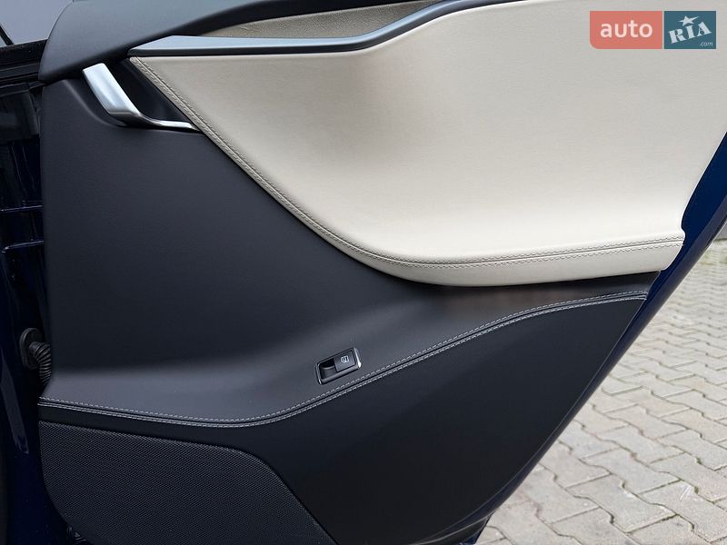 Ліфтбек Tesla Model S 2018 в Києві