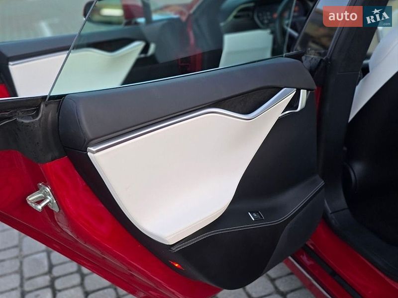 Ліфтбек Tesla Model S 2017 в Львові фото 13 Ліфтбек Tesla Model S 2017 в Львові