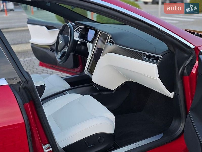 Ліфтбек Tesla Model S 2017 в Львові фото 22 Ліфтбек Tesla Model S 2017 в Львові