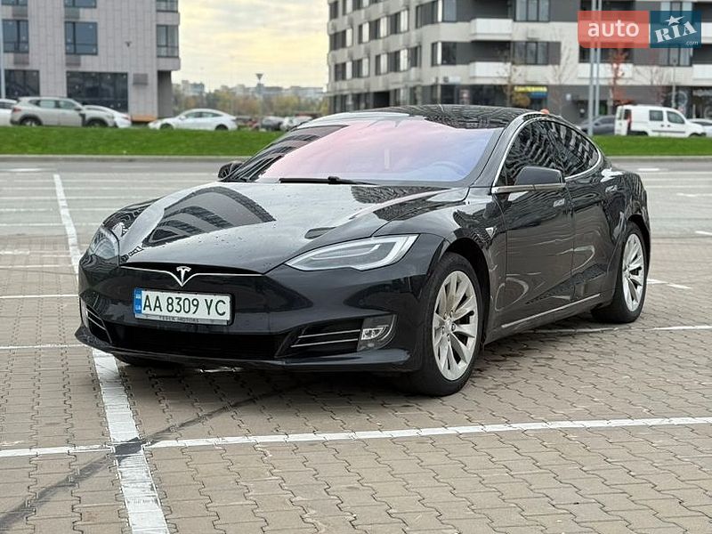Tesla Model S 2018