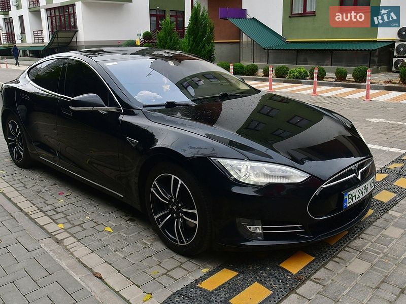 Tesla Model S 2014
