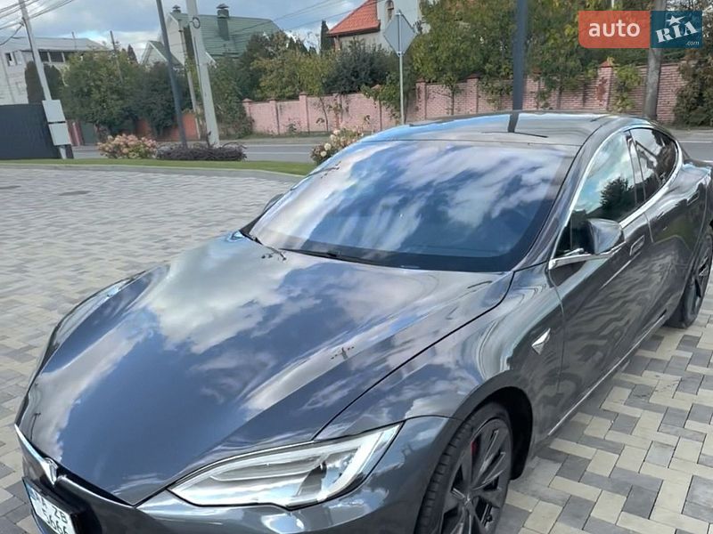 Tesla Model S 2019