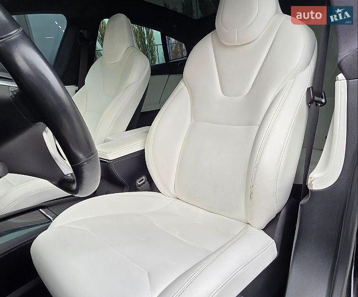 Ліфтбек Tesla Model S 2017 в Хмельницькому
