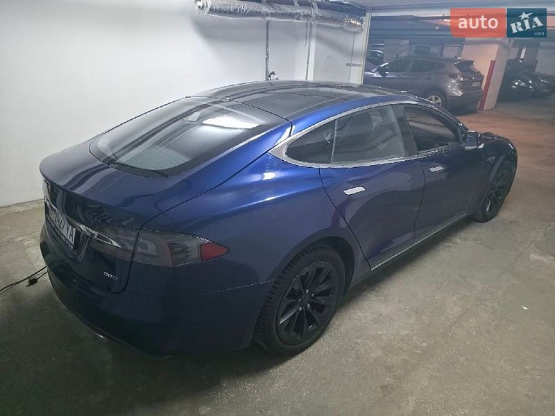 Лифтбек Tesla Model S 2016 в Киеве
