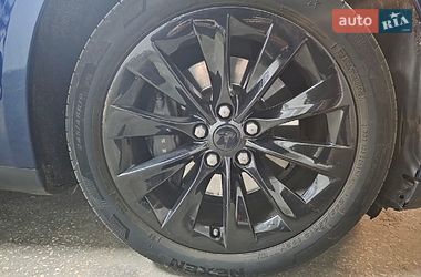 Лифтбек Tesla Model S 2016 в Киеве