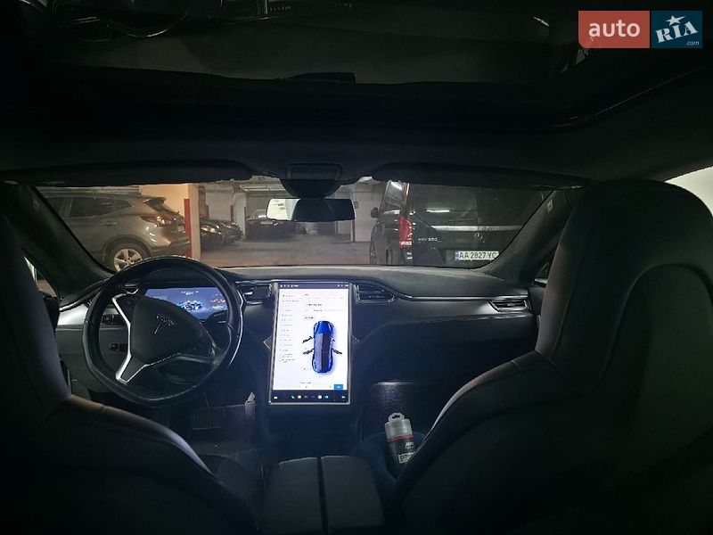 Лифтбек Tesla Model S 2016 в Киеве