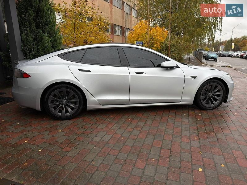 Ліфтбек Tesla Model S 2016 в Львові