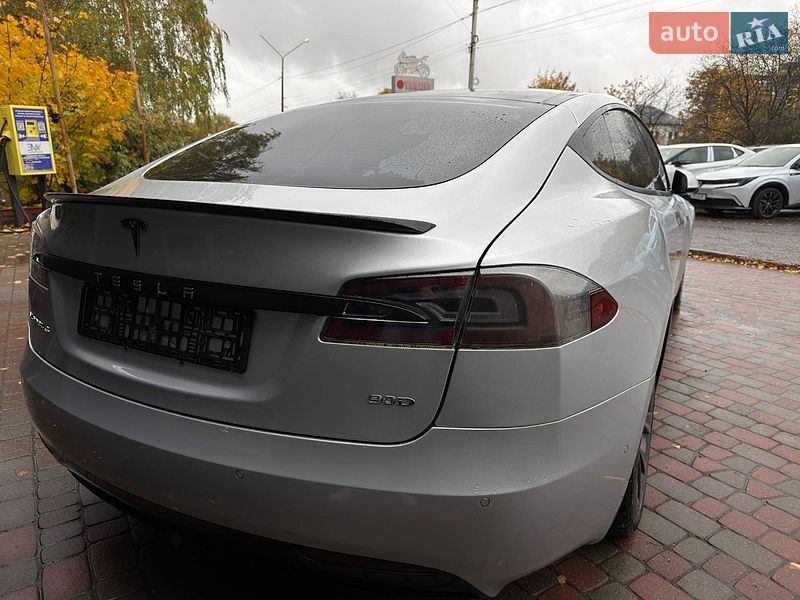 Ліфтбек Tesla Model S 2016 в Львові