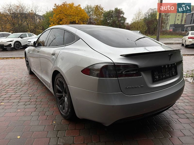 Ліфтбек Tesla Model S 2016 в Львові