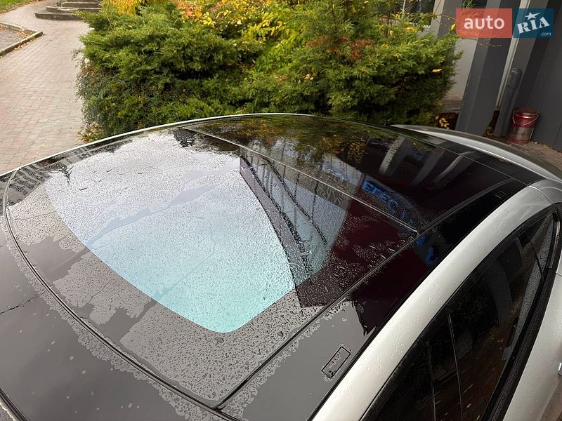 Ліфтбек Tesla Model S 2016 в Львові