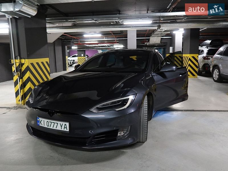 Лифтбек Tesla Model S 2016 в Ивано-Франковске