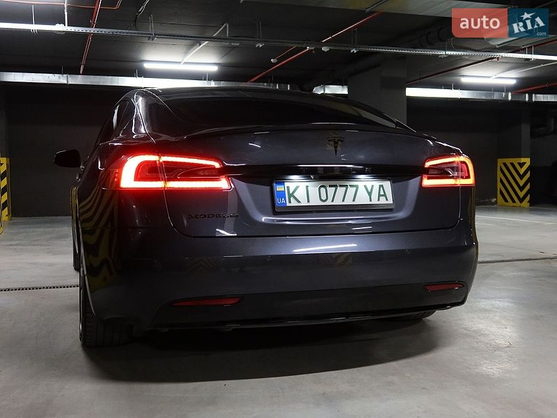 Лифтбек Tesla Model S 2016 в Ивано-Франковске