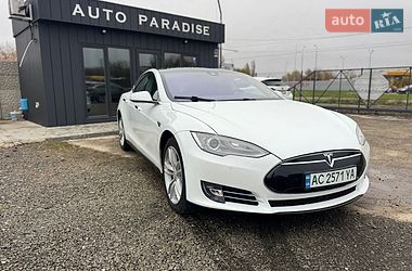 Лифтбек Tesla Model S 2015 в Луцке