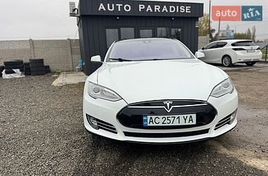 Лифтбек Tesla Model S 2015 в Луцке