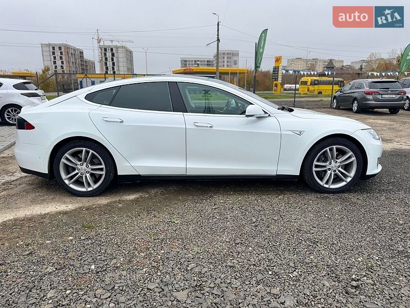 Лифтбек Tesla Model S 2015 в Луцке