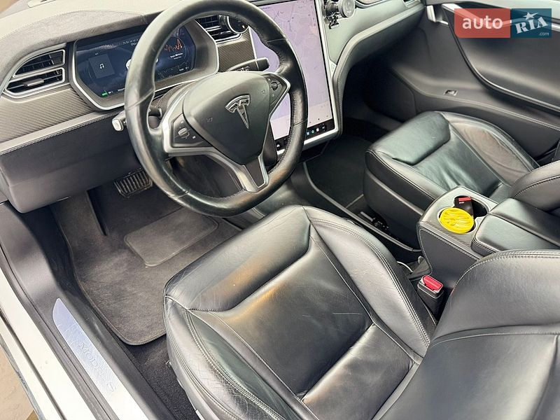 Лифтбек Tesla Model S 2015 в Луцке