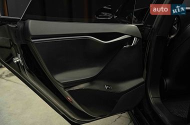 Лифтбек Tesla Model S 2018 в Черновцах