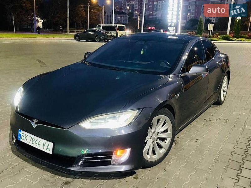 Ліфтбек Tesla Model S 2016 в Луцьку