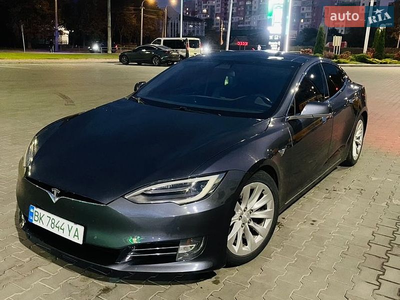 Ліфтбек Tesla Model S 2016 в Луцьку