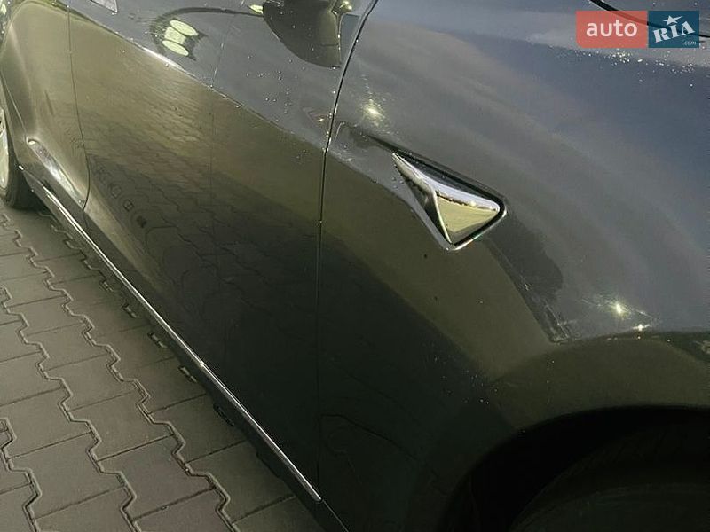 Ліфтбек Tesla Model S 2016 в Луцьку