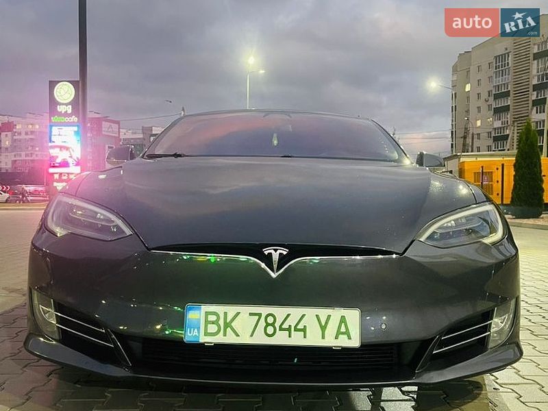 Ліфтбек Tesla Model S 2016 в Луцьку