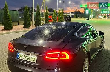 Ліфтбек Tesla Model S 2016 в Луцьку