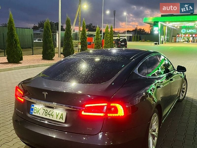 Ліфтбек Tesla Model S 2016 в Луцьку