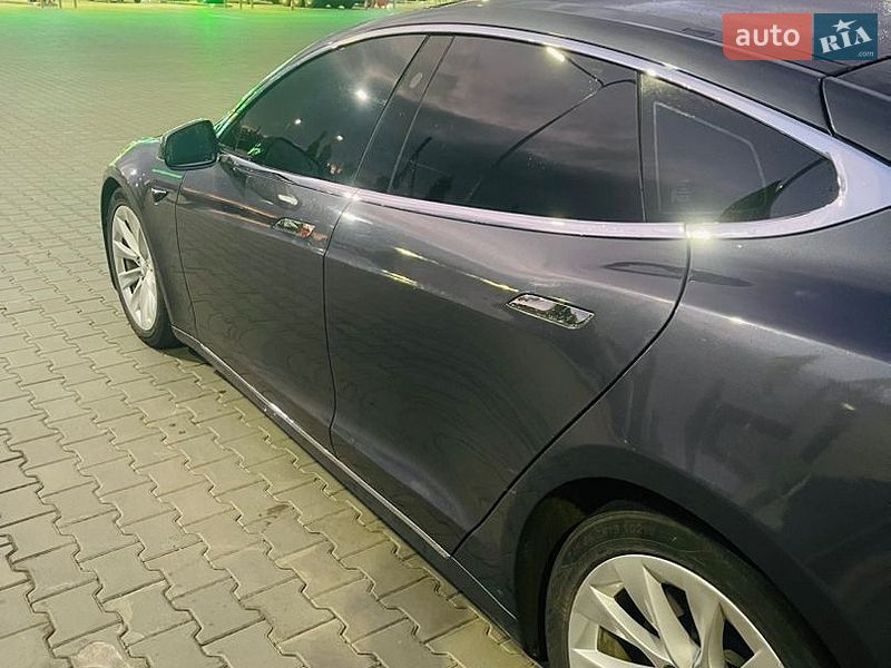 Ліфтбек Tesla Model S 2016 в Луцьку