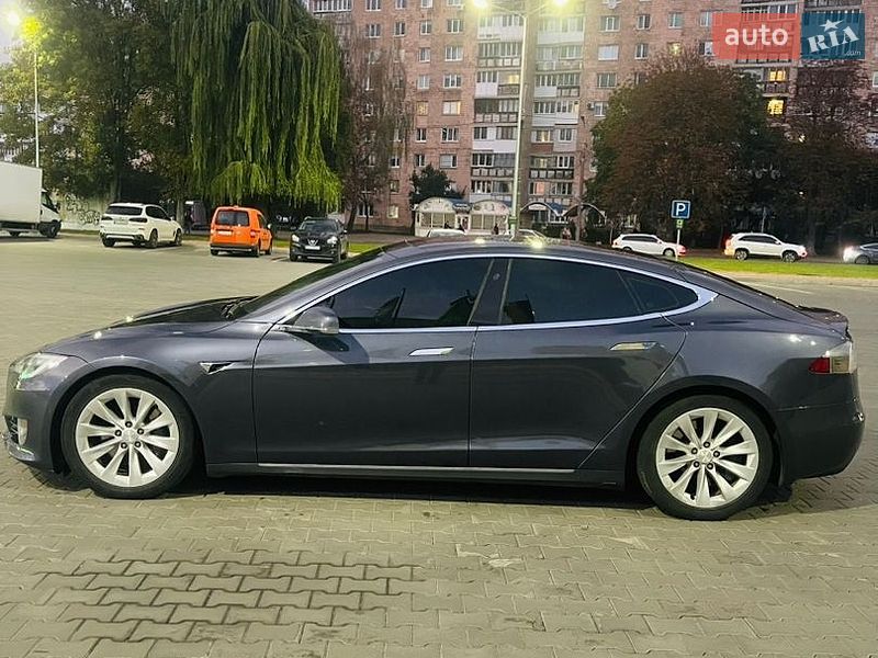 Ліфтбек Tesla Model S 2016 в Луцьку