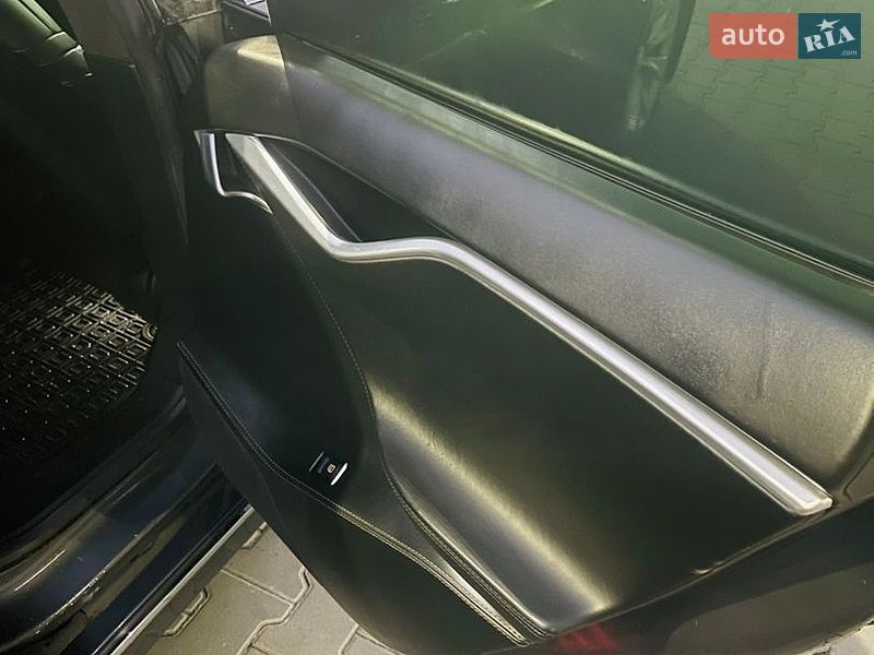 Ліфтбек Tesla Model S 2016 в Луцьку