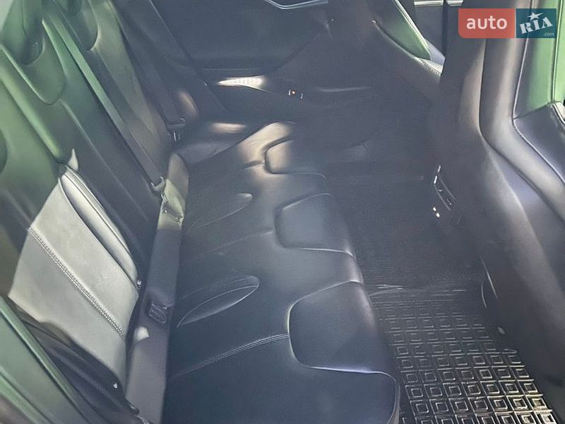 Ліфтбек Tesla Model S 2016 в Луцьку