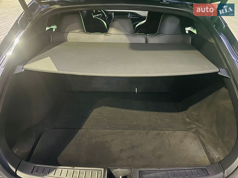Ліфтбек Tesla Model S 2016 в Луцьку