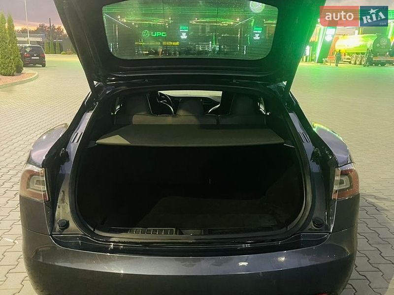 Ліфтбек Tesla Model S 2016 в Луцьку