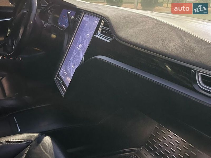 Ліфтбек Tesla Model S 2016 в Луцьку