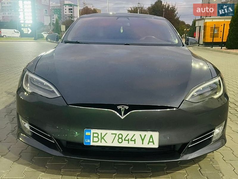 Ліфтбек Tesla Model S 2016 в Луцьку