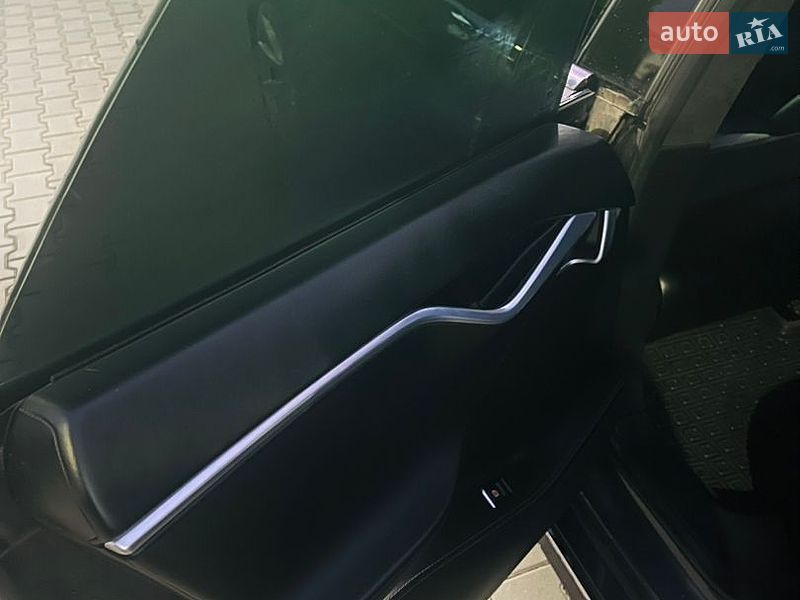 Ліфтбек Tesla Model S 2016 в Луцьку
