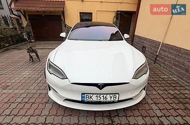 Ліфтбек Tesla Model S 2021 в Львові
