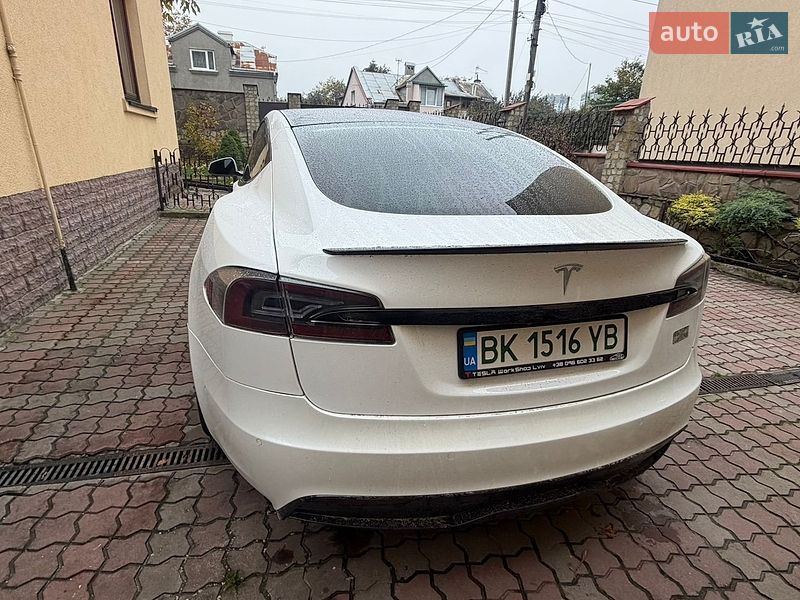 Ліфтбек Tesla Model S 2021 в Львові