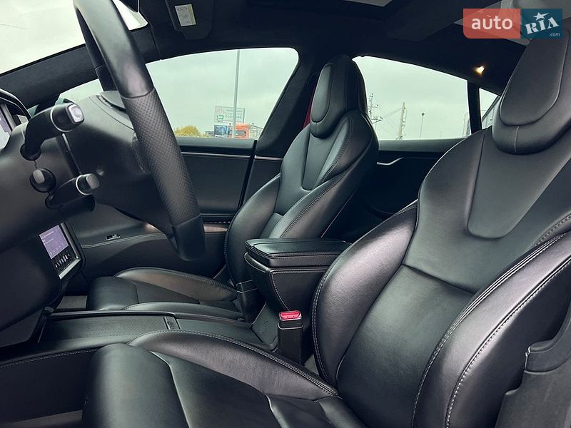 Ліфтбек Tesla Model S 2018 в Львові