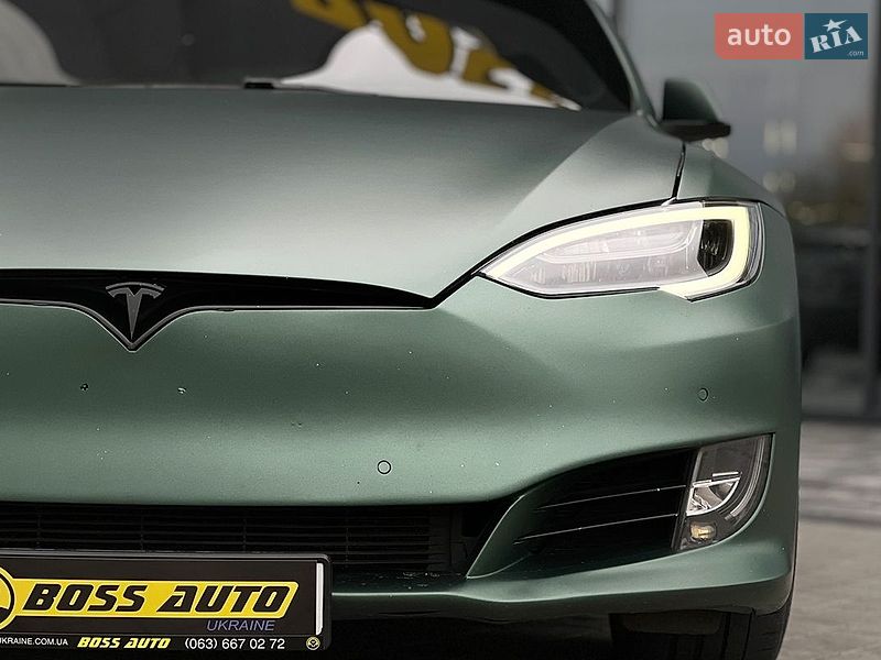 Ліфтбек Tesla Model S 2018 в Львові