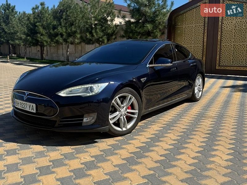 Tesla Model S 2014