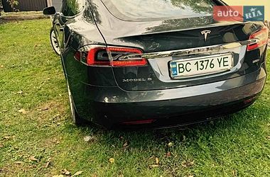 Ліфтбек Tesla Model S 2017 в Золочеві