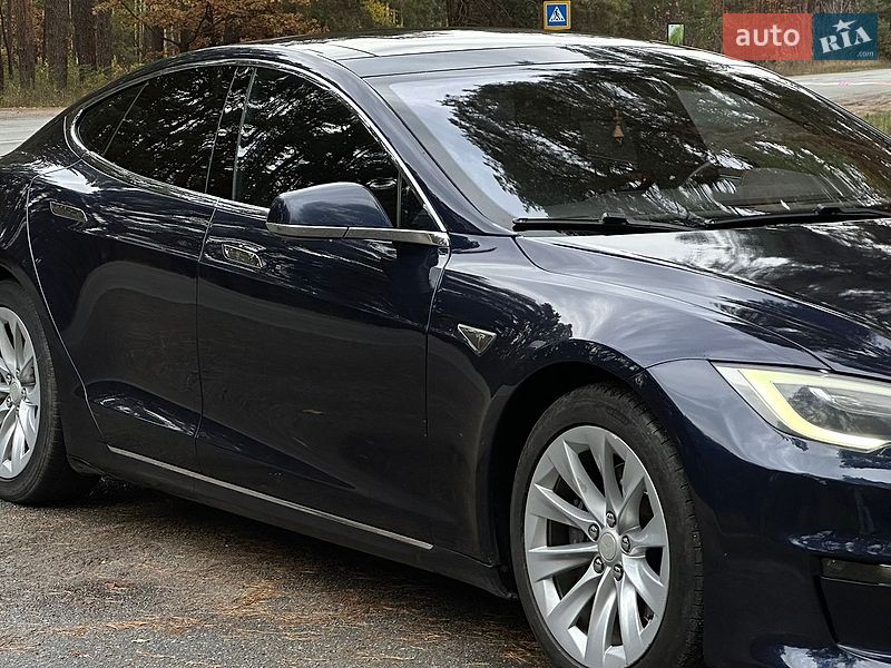 Лифтбек Tesla Model S 2014 в Вышгороде
