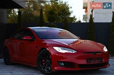 Ліфтбек Tesla Model S 2017 в Трускавці