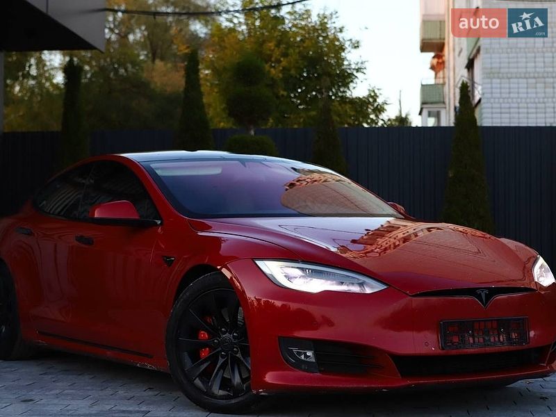 Ліфтбек Tesla Model S 2017 в Трускавці