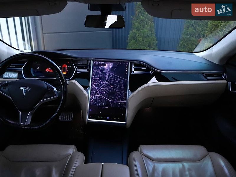 Ліфтбек Tesla Model S 2017 в Трускавці