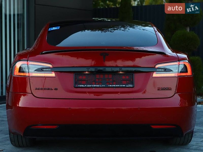 Ліфтбек Tesla Model S 2017 в Трускавці