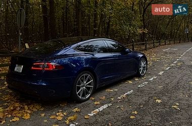 Лифтбек Tesla Model S 2022 в Киеве